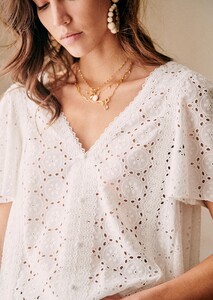 patty-blouse-off_white-1.thumb.jpg.945affa748f605fdebbce1192dabafaf.jpg