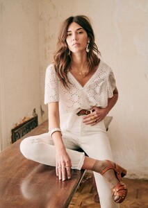 patty-blouse-off_white-4.thumb.jpg.e4bcbb8f90ac63fb2eb6ff7901803586.jpg