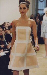 prada-fw-1992-2.thumb.jpg.6b1cb1553283e12d008341b076048132.jpg