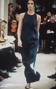 prada-ss-1991-3.thumb.jpg.b19429362473eac5176821e88b7802a3.jpg