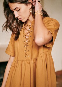 theodora-dress-caramel-1.thumb.jpg.319b9a260303a5e285048fa99c263332.jpg
