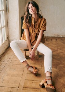 these-blouse-caramel-2.thumb.jpg.4532b864980ab07cee802764404fb588.jpg
