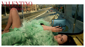 valentino-woman-acc-ps-20-digital-1920x1080-4.thumb.jpg.c408d6c372ceb1d60d9c383c92896130.jpg