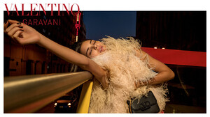 valentino-woman-acc-ps-20-digital-1920x1080-5.thumb.jpg.c4150e9d0f7575e7205bcc63f7c82831.jpg