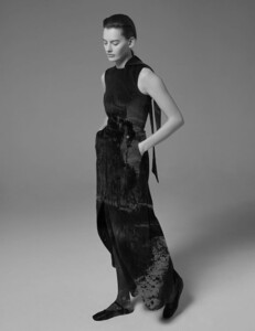 vogue-ukraine_jan-2020_amanda-murphy_liam-warick_marie-therese-haustein-jpegs25ece2758588c4d8d47805324726eba30_thumb.jpg