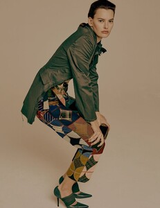 vogue-ukraine_jan-2020_amanda-murphy_liam-warick_marie-therese-haustein-jpegs3401a6669a343899c51f1256e13912af1_thumb.jpg