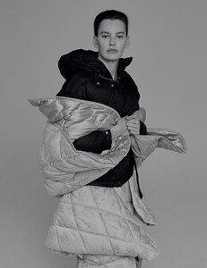 vogue-ukraine_jan-2020_amanda-murphy_liam-warick_marie-therese-haustein-jpegs443dd9792a60215797f53fdd3c0cdb158_thumb.jpg
