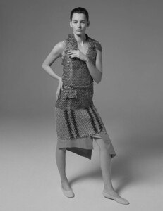 vogue-ukraine_jan-2020_amanda-murphy_liam-warick_marie-therese-haustein-jpegs50bf0ab3cbd164a7b91861732638a9256_thumb.jpg