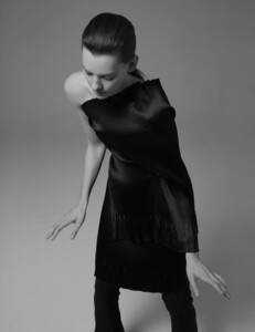 vogue-ukraine_jan-2020_amanda-murphy_liam-warick_marie-therese-haustein-jpegs8115a5c7c2ba3d34b83d02516aba3e044_thumb.jpg