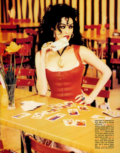von_Unwerth_Vogue_Italia_June_1992_02.thumb.png.d131d43bad5941679c750254f7884466.png