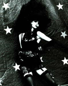 von_Unwerth_Vogue_Italia_June_1992_05.thumb.png.0688c5b8f03d83e415bd64f32a0492e9.png
