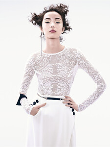 xiao-wen-ju-by-sharif-hamza-for-vogue-china-june-2015-1.thumb.jpg.06011aaf146114bd58ae7b5a0884770a.jpg