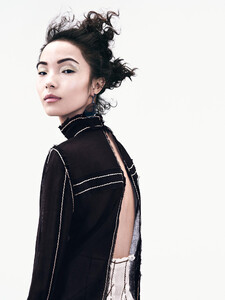 xiao-wen-ju-by-sharif-hamza-for-vogue-china-june-2015-4.thumb.jpg.7f69bb58a8cbaa7c591cc566312250a7.jpg