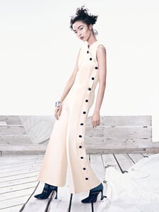 xiao-wen-ju-by-sharif-hamza-for-vogue-china-june-2015-8.thumb.jpg.19672faccf40ce698253ffc3d1dc2284.jpg