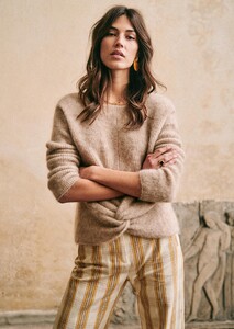 zebulon-jumper-sand-3.thumb.jpg.34faefeebb96fc1d311a8ae912667494.jpg