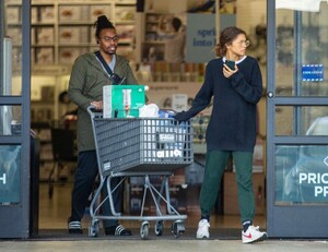 zendaya-shopping-with-her-brother-in-la-03-17-2020-1.jpg