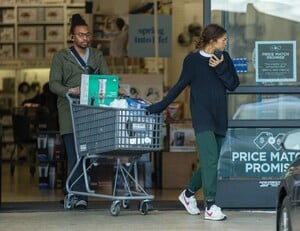 zendaya-shopping-with-her-brother-in-la-03-17-2020-4.jpg