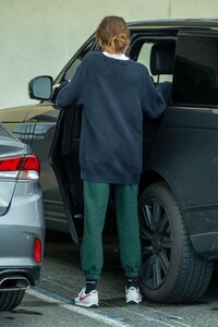 zendaya-shopping-with-her-brother-in-la-03-17-2020-5.jpg