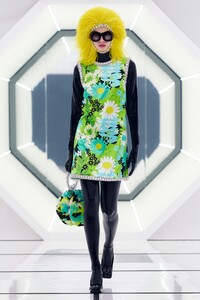 00010-Moncler-8-Richard-Quinn-RTW-Fall-2020.thumb.jpg.98044794b658fb9e92f0c217c07e56aa.jpg