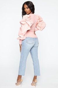 02-18_20_Studio_4_DM_ES_10-41-12_17__MT1052_Pink_P_8103_WG.jpg