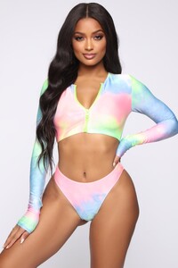 04-04-19_Studio_3_MS_11-34-30_21_HGC2790_MultiColor_0512_RG_RG.jpg