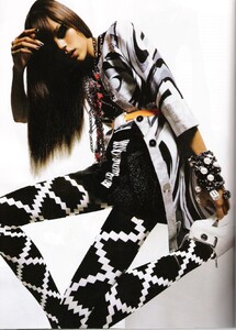 Freja Beha VOGUE UK March 2007 'POP HIT' ph-Nick Knight 005.jpg