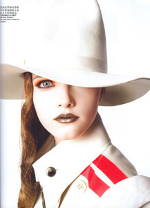 Vogue China (December 2005) - A Clockwork Orange - 003.jpg