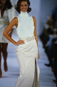 1022994193_michael-kors-ss-1992-christy(3).thumb.jpg.c923677d0c6dc9e4f8bf841182565bd0.jpg