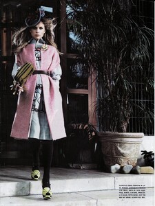 ARCHIVIO - Vogue Italia (August 2008) - Clémence Poésy - 008.jpg