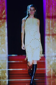 104872341_versace-hc-fw-1999(8).thumb.jpg.bd4cf2b5a65b13c1d6d384753e045f36.jpg