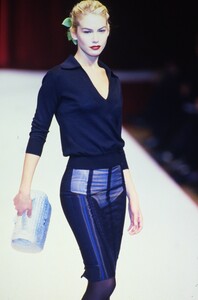 1049702350_dolce-gabbana-fall-1996(7).thumb.jpg.5e4d7035f0d35869f9a5ce3906686809.jpg