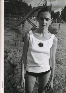 Vogue Russia (June-July 1999) - The Last Childhood’s Summer - 004.jpg