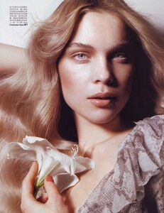 Vogue China (June 2008) - Flower Power - 006.jpg