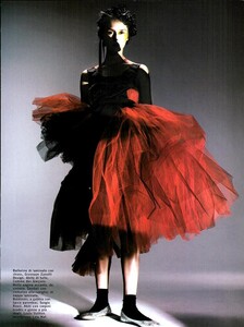 ARCHIVIO - Vogue Italia (March 2007) - Close-up - 009.jpg