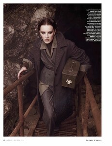 10647522_Vogue_Russia_2013_10(dragged)11.thumb.jpg.658774cb31400c9b5e4caf9a4e7fa623.jpg