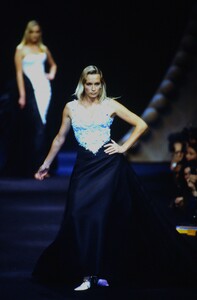 106761835_dior-hc-ss-1994(8).thumb.jpg.25e6530ca5514d600b1cab1f571d2f37.jpg