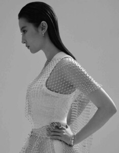 Liu Yifei - Vogue China April 2020 (8).jpg