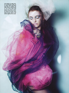 Vogue Italia (May 2008) - Beauty - 004.jpg
