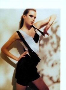ARCHIVIO - Vogue Italia (March 2003) - The Vagaries of Fashion - 005.jpg