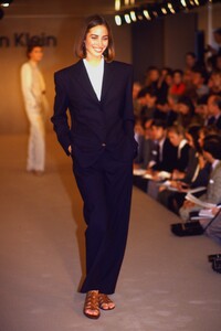 1093536875_calvin-klein-ss-1990-christy(4).thumb.jpg.2248abc16eb90cb78634d950a9e6fd00.jpg