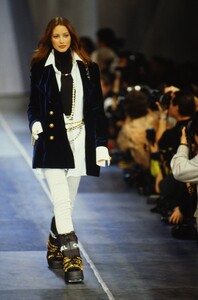 1099780569_chanel-fw-1993-christy(8).thumb.jpg.ad256ca0085aee28b68bc39d5a0936cc.jpg