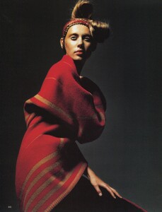Vogue UK (September 1999) - Under Wraps - 005.jpg