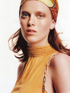 Vogue UK (February 2000) - The New Chic - 005.jpg
