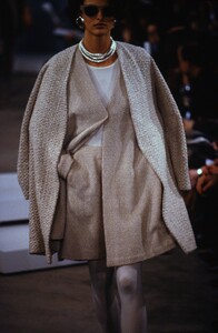 111571108_linda-donna-karan-fw-1990(8).thumb.jpg.3b92473a3778f375fc38dd176b129d67.jpg