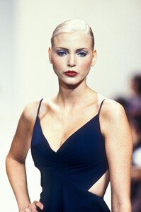 111618255_HerveLeger1994WomenRTW65.thumb.jpg.4936374c8a006a59505fcb29ae853e25.jpg