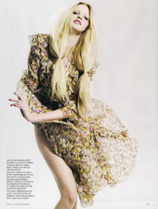 Vogue UK (January 2010) - Gypsy Girl - 006.jpg