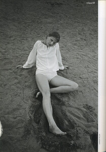 Vogue Russia (June-July 1999) - The Last Childhood’s Summer - 005.jpg