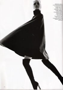 Vogue UK (September 2006) - The Smart Set - 009.jpg