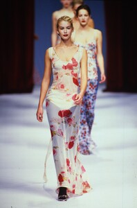 1157328868_dolce-gabbana-fall-1996(17).thumb.jpg.6f0f571041fba299e33a4a61160ec562.jpg