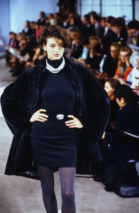 1164780268_linda-donna-karan-fw-1990(6).thumb.jpg.79adb014b4bbc0d7d08ff00defa43ccf.jpg